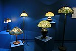 Diverse Tiffanylampen in het Mark Twain Museum