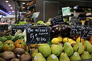 Tours - Halles de Tours - Avril 2019 - Fruits et légumes - Poires