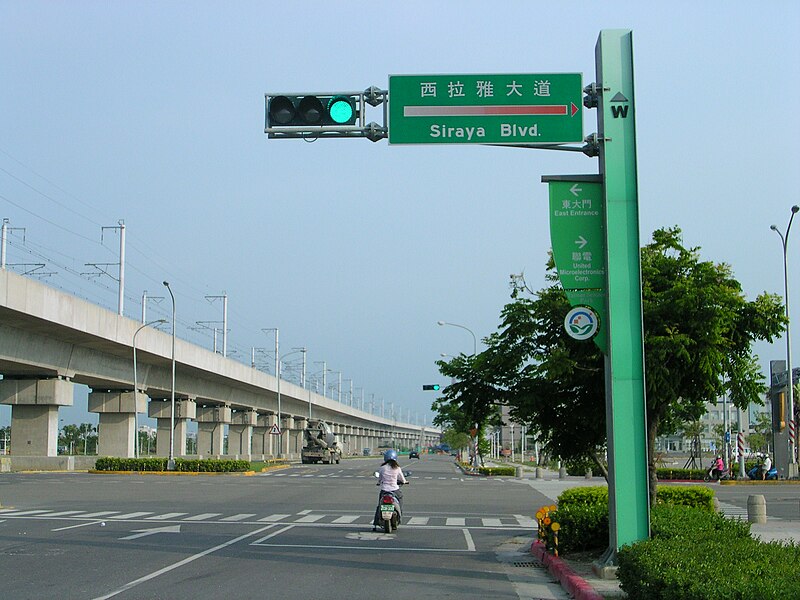 File:Traffic light at green state on Siraya Blvd. 20060702.jpg