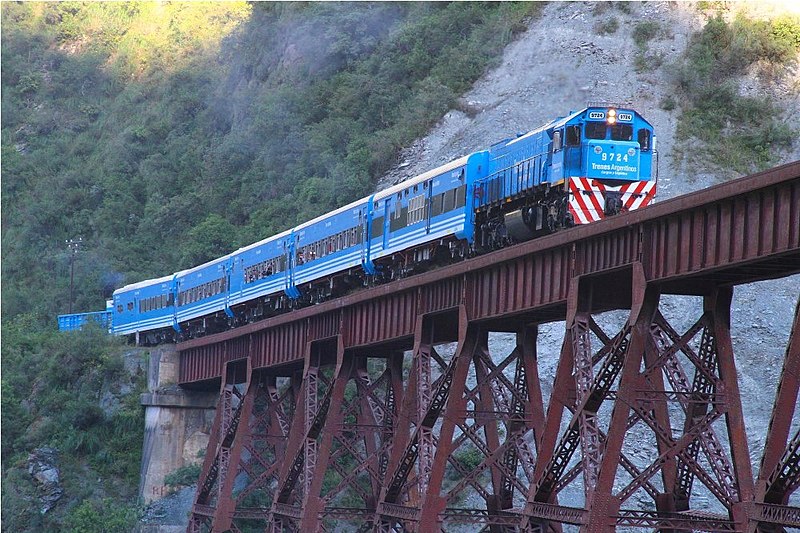 File:Tren nubes trenesarg.jpg