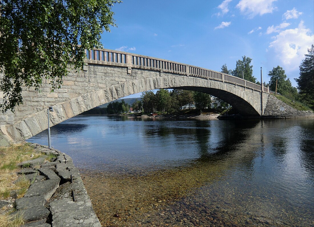 Tveitsund bru