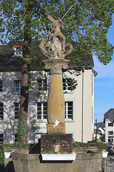 File:Trier Euren Georgsbrunnen.jpg