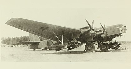 «Звено -СПБ»ТБ-3-4АМ-34ФРН с истребителями И-16 тип 5 под крылом