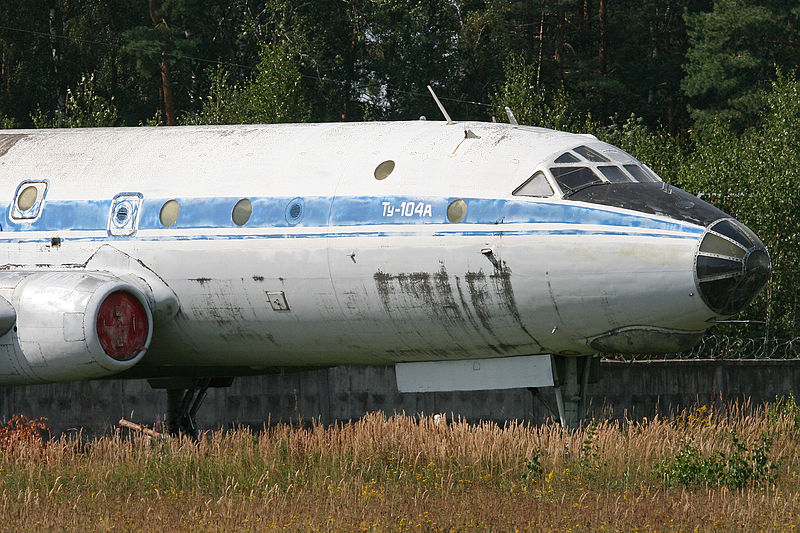 File:Tupolev Tu-104AK 46 red (9902574536).jpg