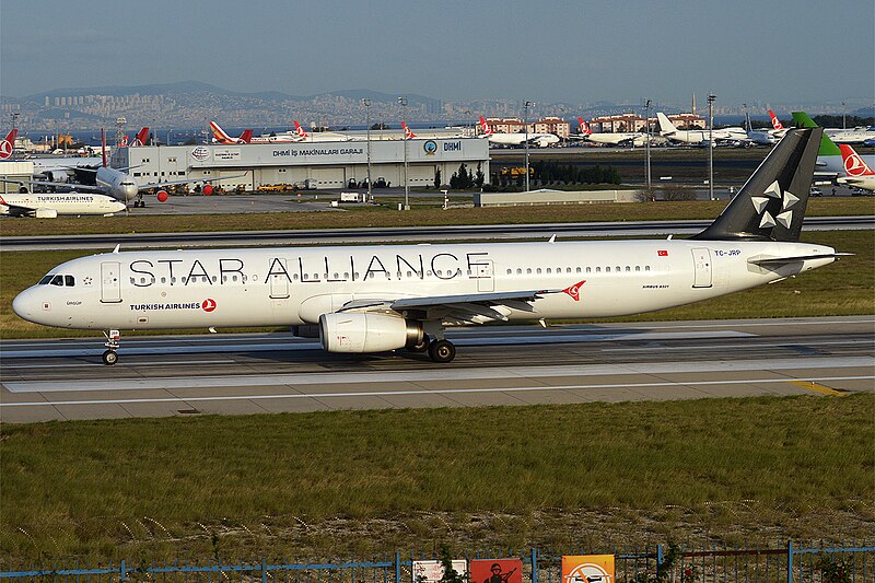 File:Turkish Airlines, TC-JRP, Airbus A321-231 (45297459561).jpg