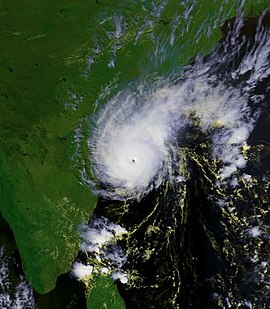 พายุไต้ฝุ่นเกย์ที่ความรุนแรงสูงสุดก่อนขึ้นฝั่งประเทศอินเดีย วันที่ 8 พฤศจิกายน 2532