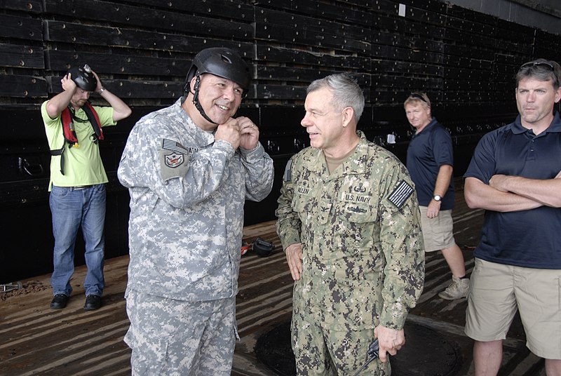 File:U.S. Army Maj. Gen. Robert G. Catalanotti, second from left, the director of Exercises and Training Directorate (J-7), U.S. Central Command, meets with Navy Capt. Glenn Allen, the commodore of Commander Task 130515-N-ZZ999-008.jpg