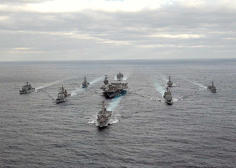 800px-US_Navy_031130-N-3653A-002_USS_George_Washington_%28CVN_73%29_Carrier_Strike_Group_formation_sails_in_the_Atlantic_Ocean.jpg