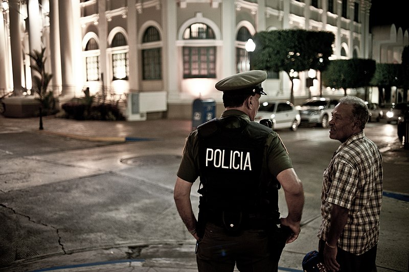 Cosas que no puede hacer un policía españa