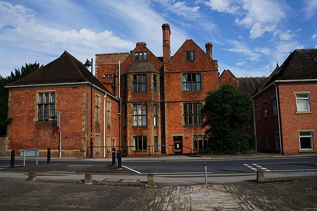 640px-University_of_York_building_on_Heslington_Lane_-_geograph.org.uk_-_4097739.jpg (640×426)