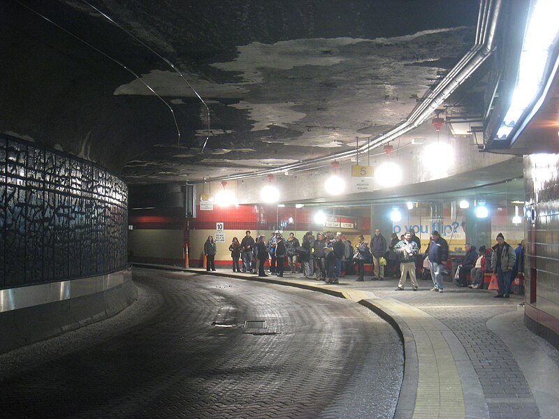 File:Upper level of Harvard Bus Tunnel, December 2010.jpg