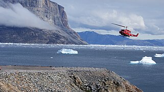 Arrivée de l’hélicoptère Air Groenland à l'Héliport.