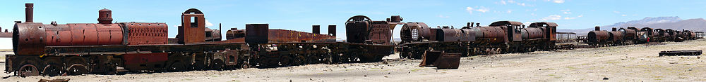 Uyuni Decembre 2007 - Cimetiere de Trains 1.jpg