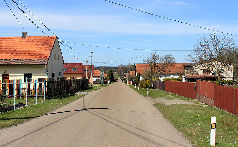 File:Vejvanov, Pajzov, south part.jpg