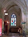 Tribune seigneuriale face à l'autel desservi par une niche-crédence