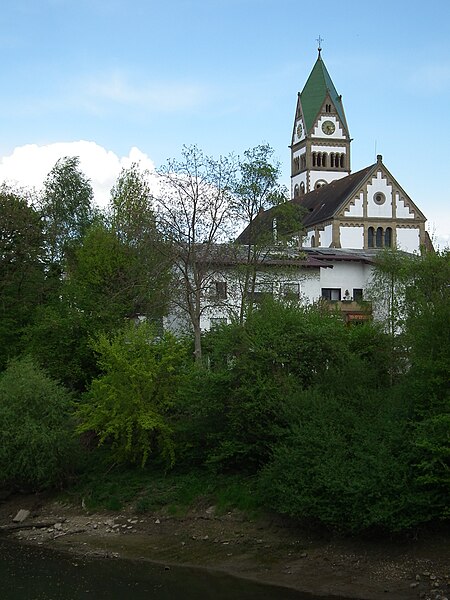 File:Von der Ketscher Rheininsel Blick auf St Sebastian.JPG