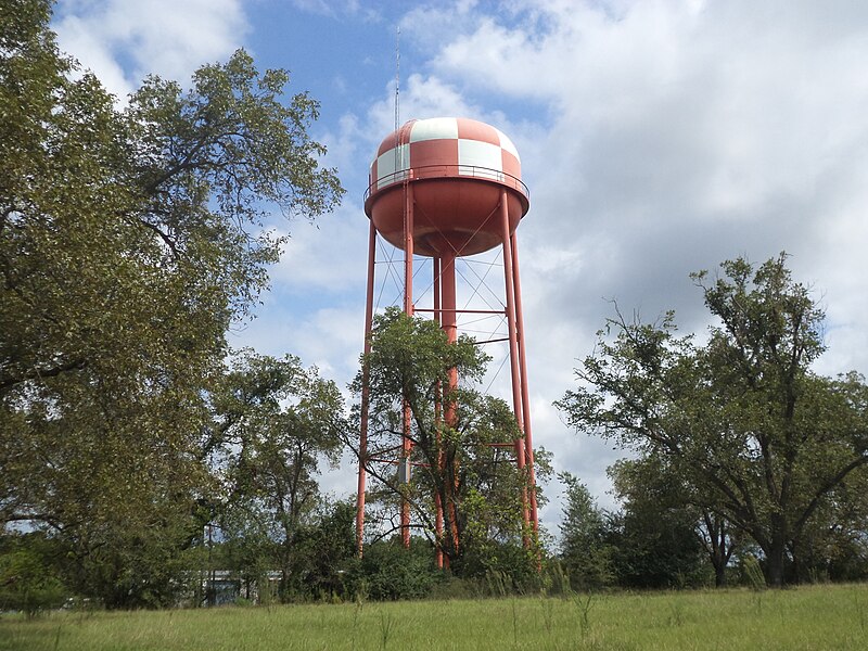 File:Water tower on Randall H Whiddon Dr., SW of Ashburn.JPG