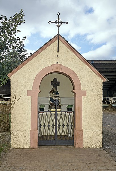 File:Wegkapelle Wahlhausen, Am Duerf 01.jpg