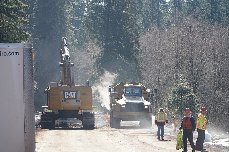 File:Working to repair the road (49579984531).jpg