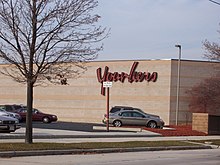 Exterior of a Younkers store in Sheboygan, Wisconsin, a former H. C. Prange Co., in 2006, which was converted into Boston Store in 2008. YounkersSheboyganWisconsin.jpg