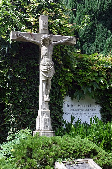 File:Zentralfriedhof Muenster Peus 8085.jpg