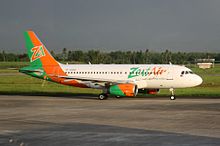 Un Airbus A320 con la vecchia livrea ZestAir