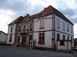 The town hall in Étobon