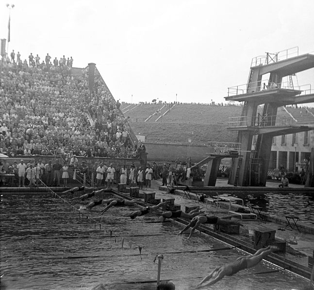 File:Úszóstadion. Fortepan 74983.jpg