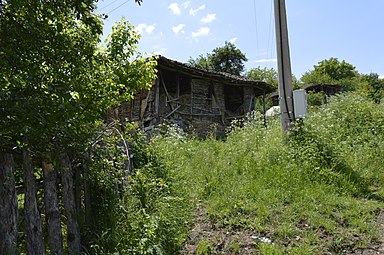 Стар амбар во селото