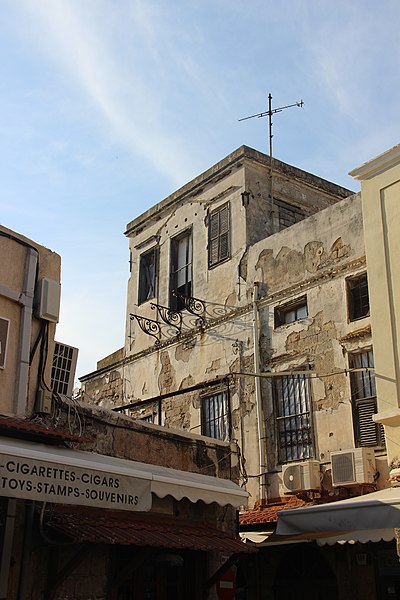 File:Здание на ул. Аристотеля. Old town. Rhodos. Greece. Июнь 2014 - panoramio.jpg