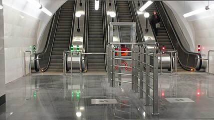 Escadas rolantes na estação