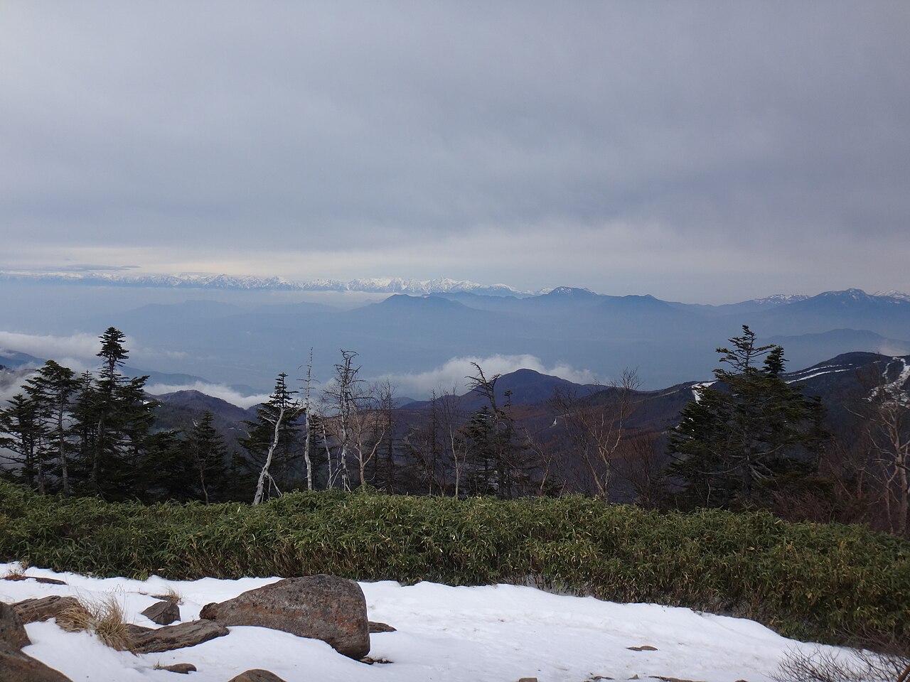 File 岩菅山から北アルプスと頸城三山 Jpg Wikimedia Commons