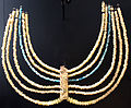 Collier aus über 1.000 Glasperlen und -ringen, Verteiler aus Knochen; Mitte 7. bis Mitte 6. Jhd. v. Chr.
