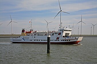 AGEMS Borkum-ferga «Münsterland» utenfor vindfarmen i Westereems, Nederland