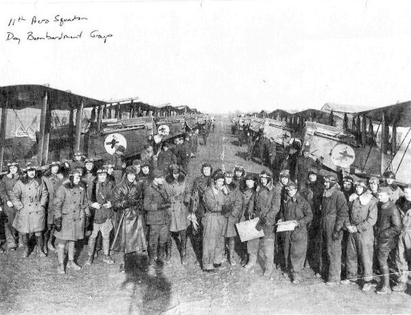 11th Aero Squadron posing with its Dayton-Wright DH-4s