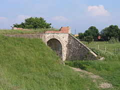 Calcinaia, la spalletta sud del ponte sull’Arno