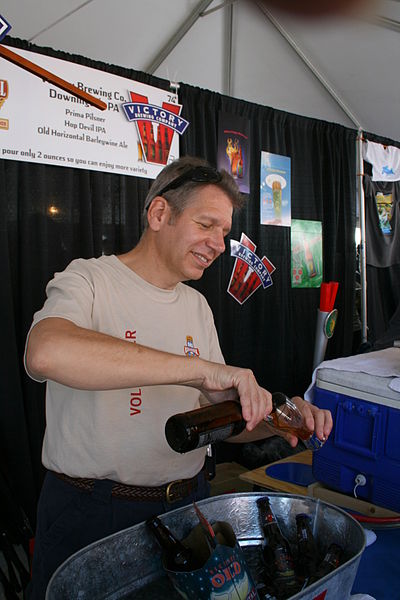 File:2008-10-04 Pouring victory brew at Beer Fest.jpg