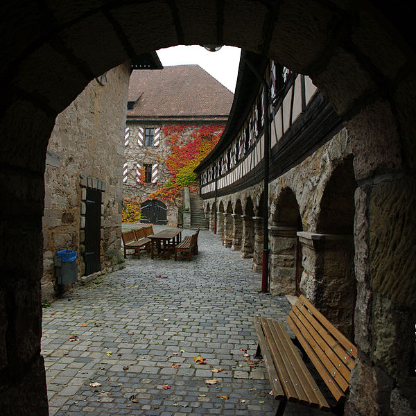 File:2009-11-01-burg-hoheneck-by-RalfR-20.jpg