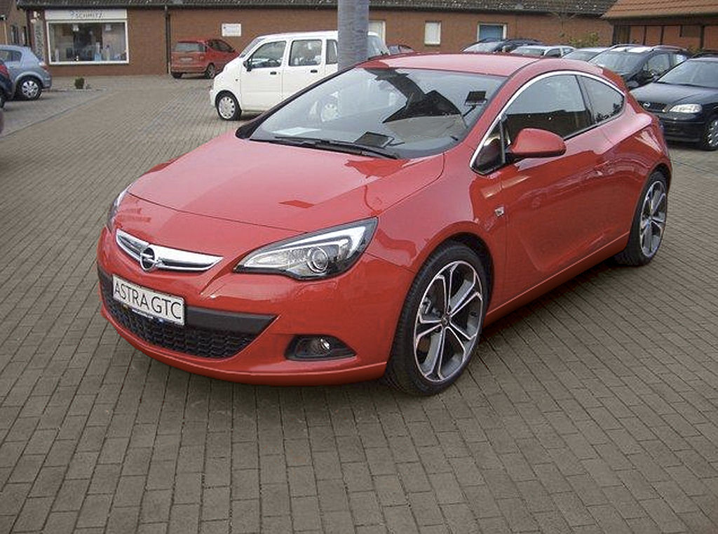 File:Opel Astra H GTC front 20100706.jpg - Wikimedia Commons