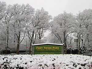 Značka hlavního vchodu do Fort Tryon Park