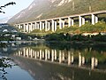 Lago del Restello sovrastato dal viadotto dell'A 27, in forte impatto col paesaggio circostante