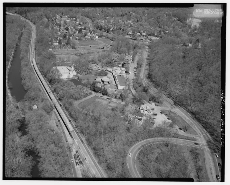 File:AERIAL VIEW OF GLEN ECHO AND CANTILEVERED SECTION OF CLARA BARTON PARKWAY LOOKING NORTHWEST. - George Washington Memorial Parkway, Along Potomac River from McLean to Mount Vernon HAER VA,30- ,8-123.tif