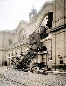 Accident du Granville-Paris à Montparnasse. 22 octobre 1895-colorized.jpg