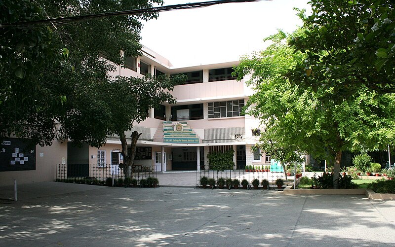 File:Administrative Block, BBK DAV College for Women, Amritsar, Punjab, India (2006).jpg