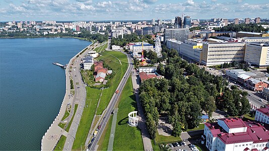 Ижевск точное. Ижевск. Виды Ижевска. Ижевский пруд вид сверху. Ижевск вид с реки.