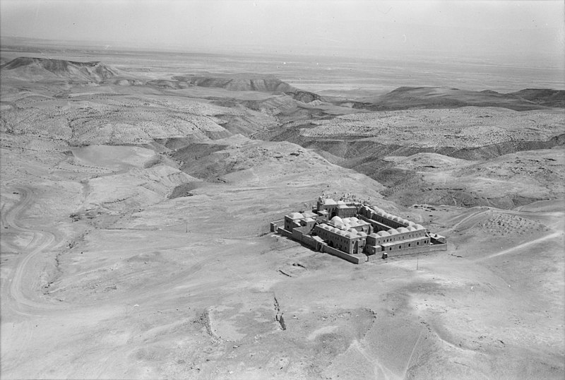 File:Air views of Palestine. Wady Nar, Mar Saba, Neby Mousa. Neby Mousa shrine. Closer view looking toward the Jericho plan LOC matpc.22115.jpg