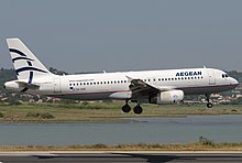 Airbus A320 Aegean Airlines заходит на посадку в аэропорту Керкира