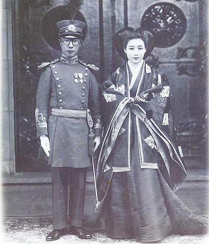 Pujie and Hiro Saga on their wedding, 1937