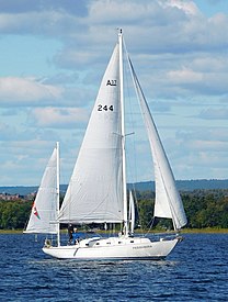 Alberg 37 Yawl желкенді қайығы Peregrina 3210.jpg