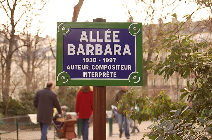 Allée Barbara dans le square des Batignolles à Paris.